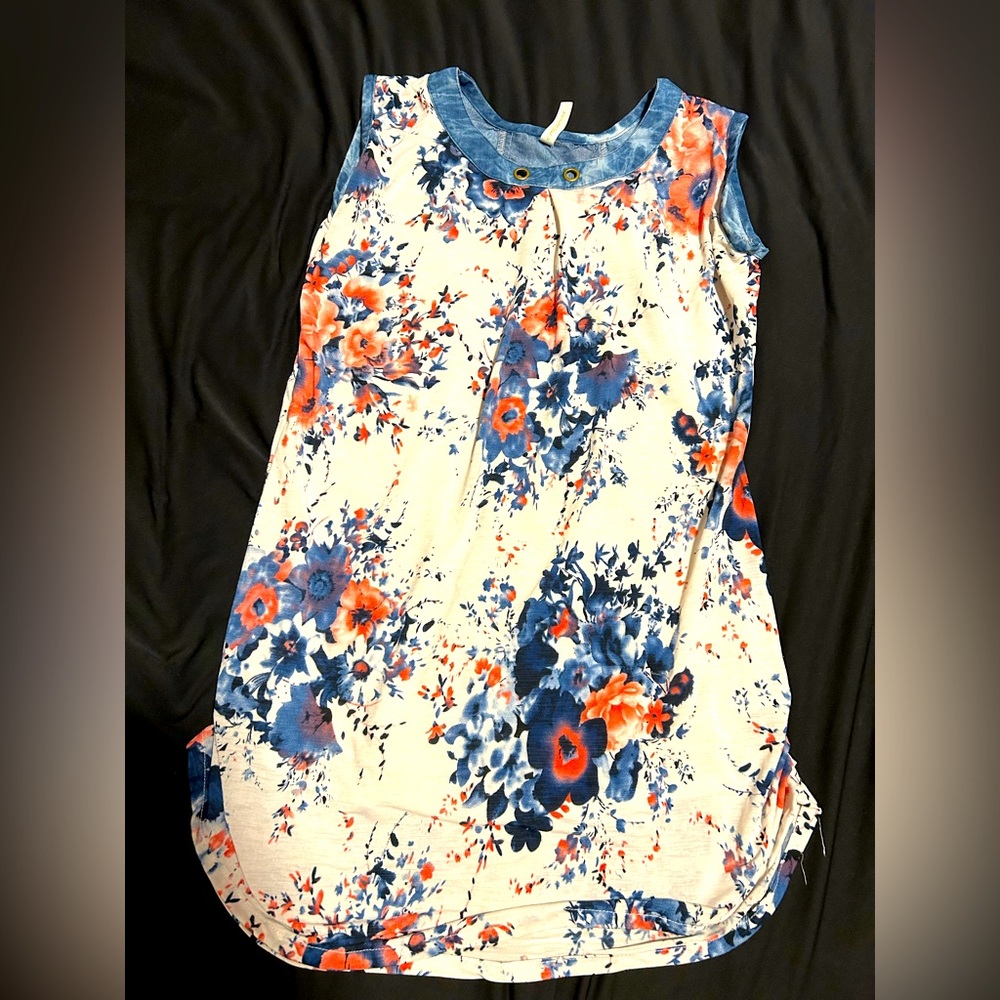 Super cute floral top
